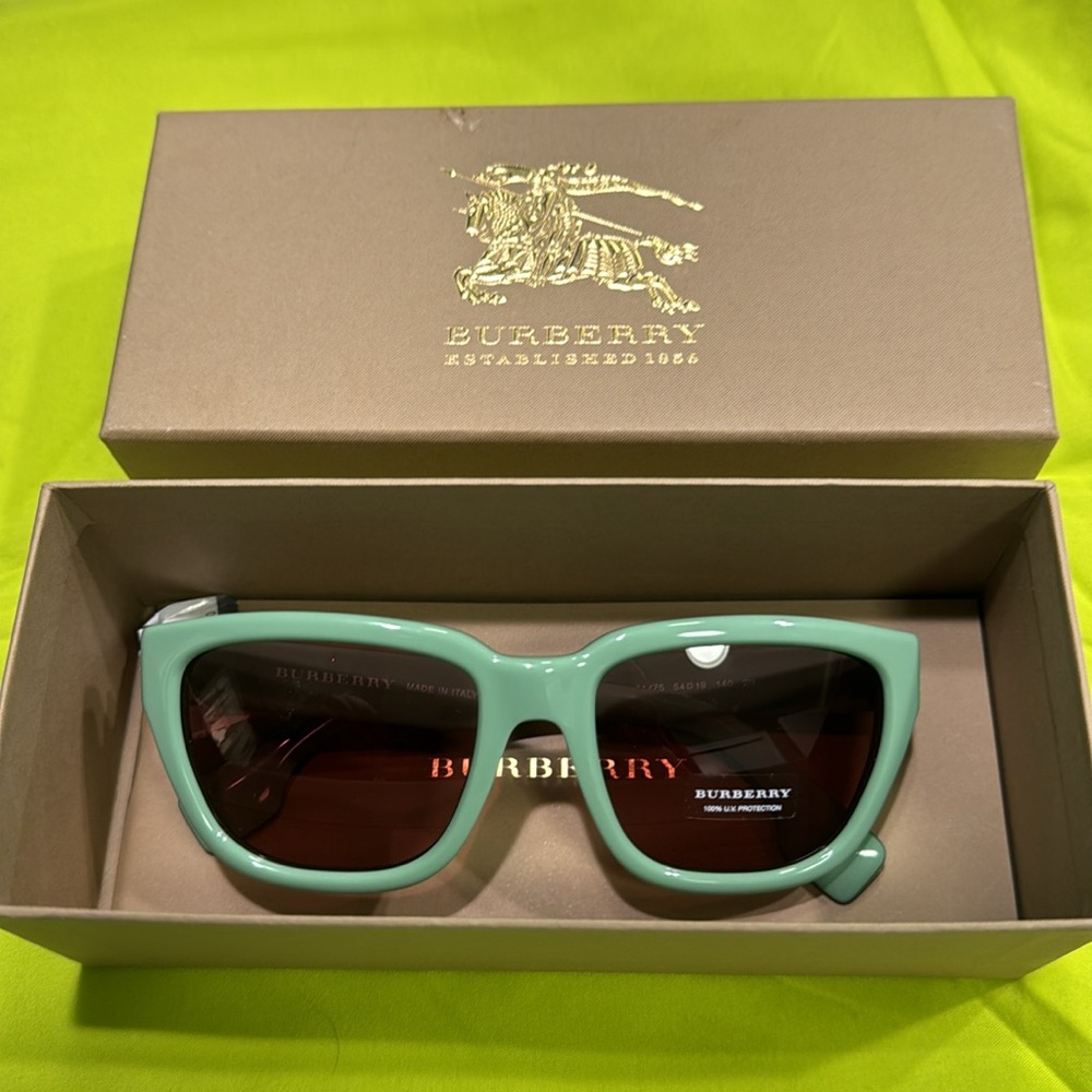 Burberry 54mm Square Sunglasses Frame Green Lens Violet
